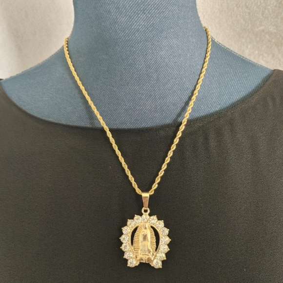 Virgin Mary Guadalupe Pendant Necklace Gold Plated Steel New - Picture 3 of 3